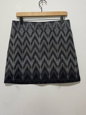Athleta Mini Skirt Women's Med Chevron A-line Golf Black Gray Fleece Lined